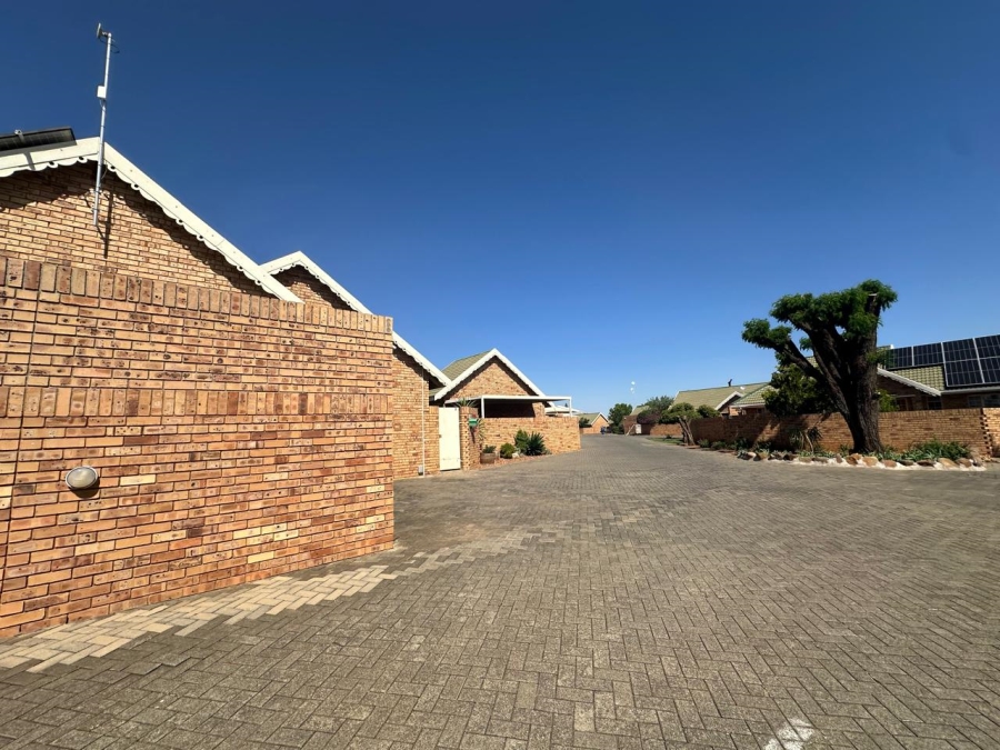 To Let 3 Bedroom Property for Rent in Groenvlei Sh Free State